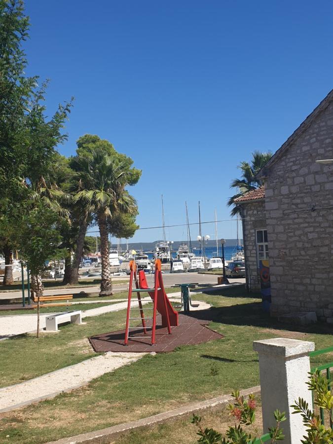 Apartments Martinovic By The Sea 库克利卡 外观 照片