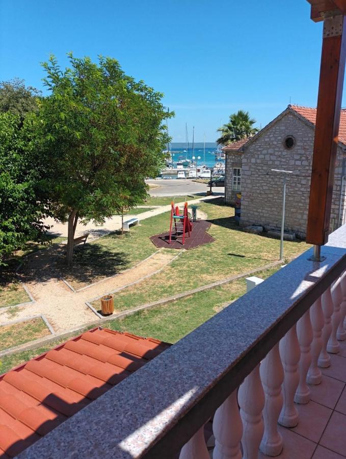 Apartments Martinovic By The Sea 库克利卡 外观 照片