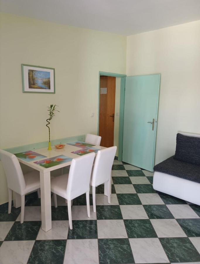 Apartments Martinovic By The Sea 库克利卡 外观 照片