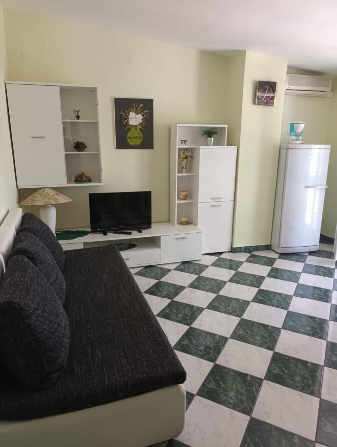 Apartments Martinovic By The Sea 库克利卡 外观 照片