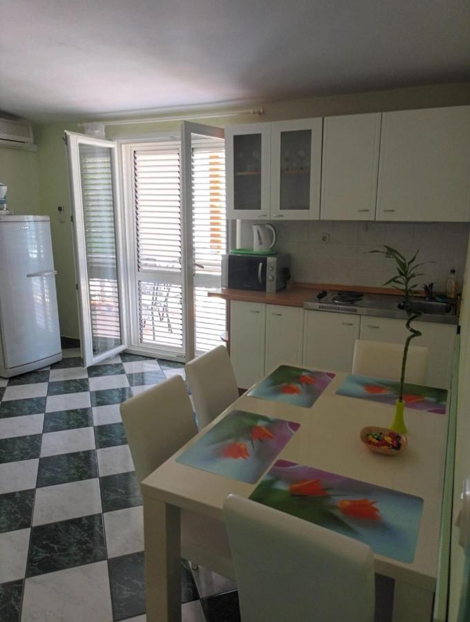 Apartments Martinovic By The Sea 库克利卡 外观 照片