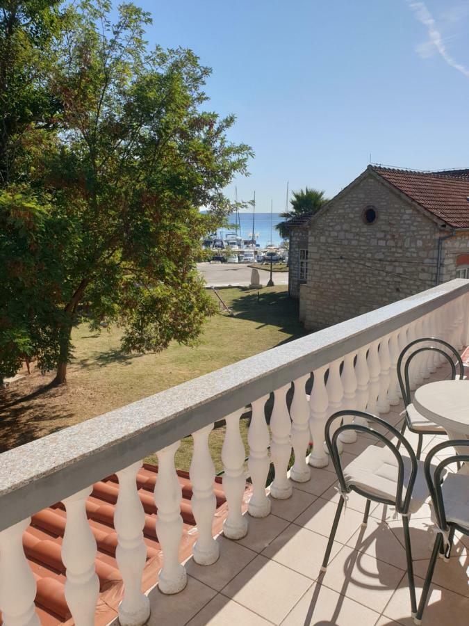 Apartments Martinovic By The Sea 库克利卡 外观 照片