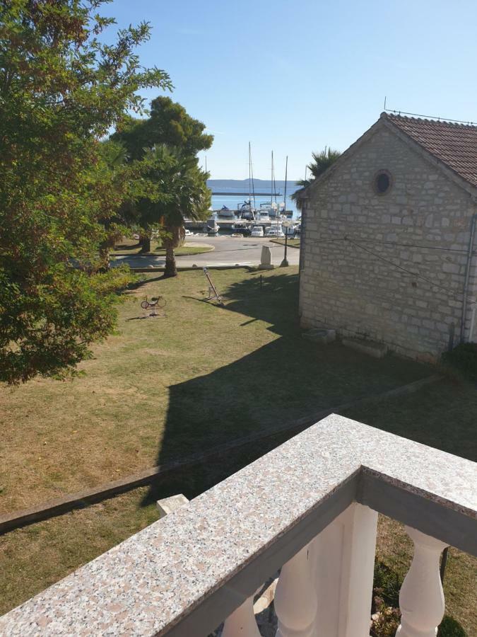 Apartments Martinovic By The Sea 库克利卡 外观 照片